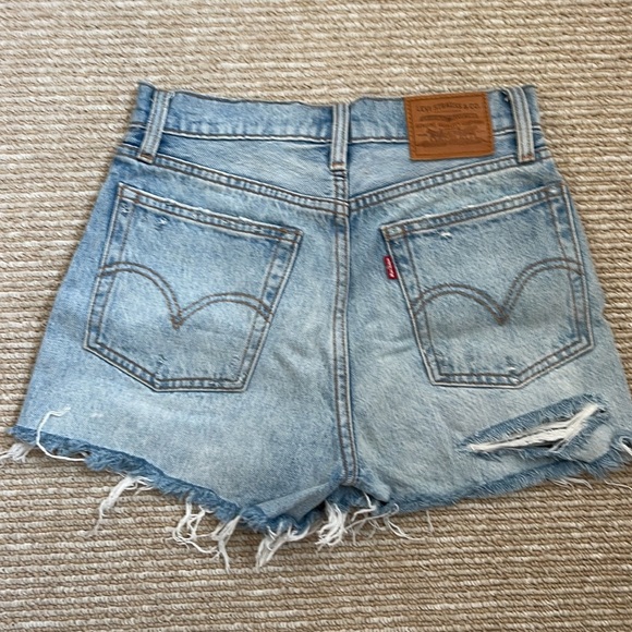 Levi’s wedgie short - Picture 2 of 2